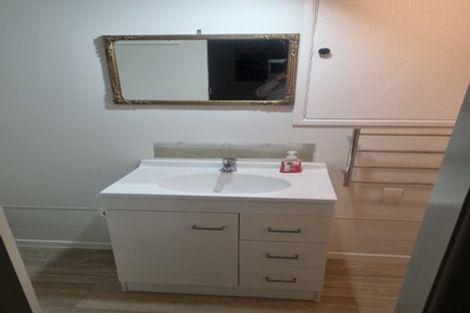 Photo of property in 102 Saddleback Rise, Murrays Bay, Auckland, 0630