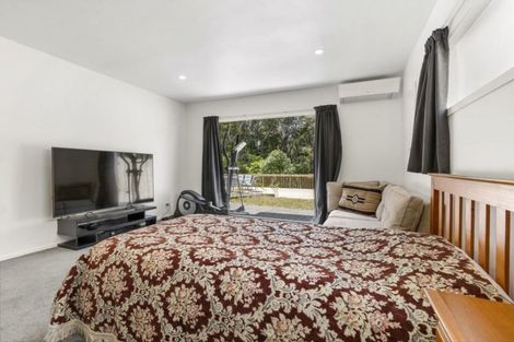 Photo of property in 70 Chelsea View Drive, Chatswood, Auckland, 0626