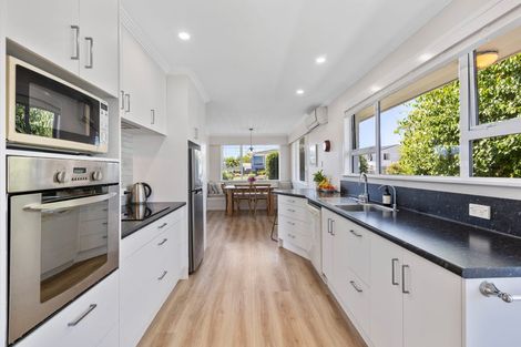 Photo of property in 46 Nevada Drive, Merrilands, New Plymouth, 4312