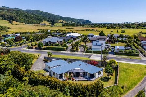 Photo of property in 125 Wairau Road, Oakura, 4314