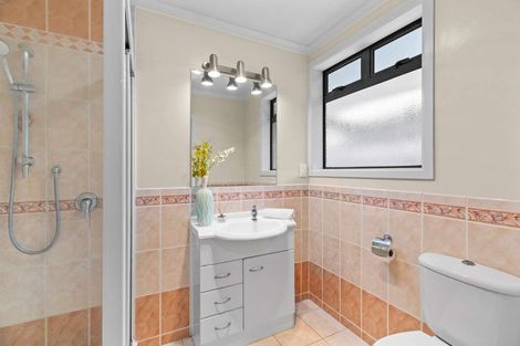 Photo of property in 24 Mt Lebanon Crescent, The Gardens, Auckland, 2105