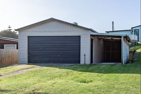 Photo of property in 15 Mack Street, Foxton Beach, Foxton, 4815