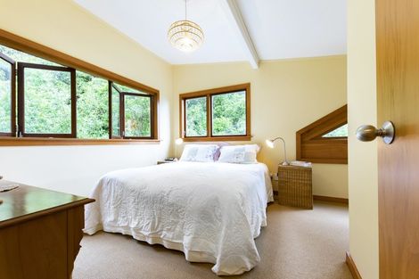 Photo of property in 7 Piha Road, Piha, 0772