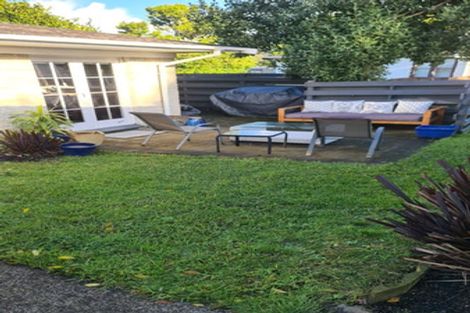 Photo of property in 3/220 East Coast Road, Forrest Hill, Auckland, 0620