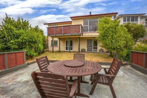 Photo of property in 2 Karoro Place, Paremata, Porirua, 5024