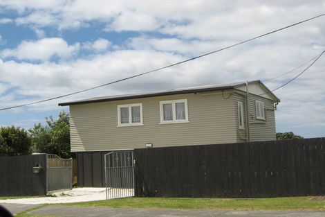 Photo of property in 81 Tiri Road, Tindalls Beach, Whangaparaoa, 0930
