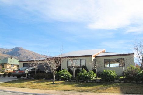 Photo of property in 10 Meadowstone Drive, Wanaka, 9305