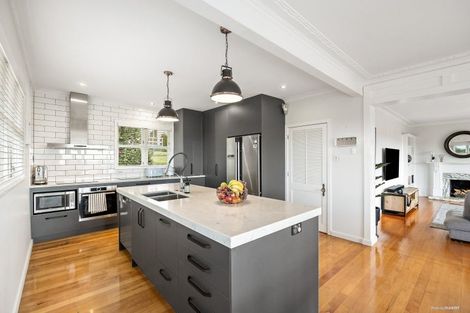 Photo of property in 12 Routly Avenue, Pukekohe, 2120