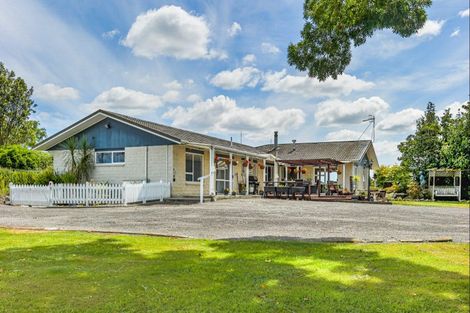 Photo of property in 213 Heatherlea Road East, Levin, 5571