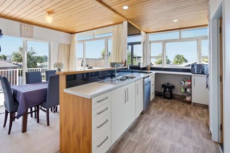 Photo of property in 10 Fairview Place, Te Puke, 3119