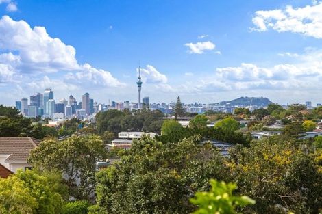 Photo of property in 2/47 James Evans Drive, Northcote, Auckland, 0627