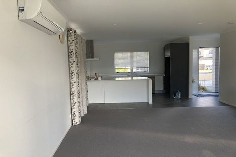 Photo of property in 37 Mettam Drive, Swanson, Auckland, 0614