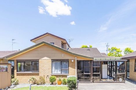 Photo of property in 2/19 South Street, Papakura, 2110