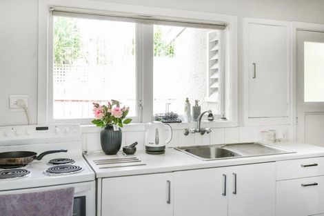 Photo of property in 2/1205 Karamu Road North, Mayfair, Hastings, 4122