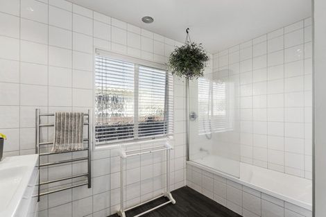 Photo of property in 10 Lee Street, Mount Maunganui, 3116