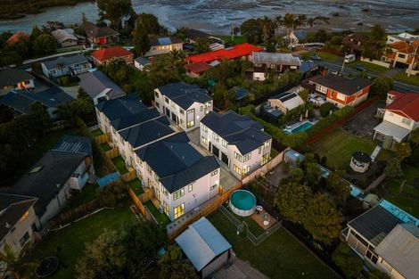 Photo of property in 1/113 Beach Road, Te Atatu Peninsula, Auckland, 0610