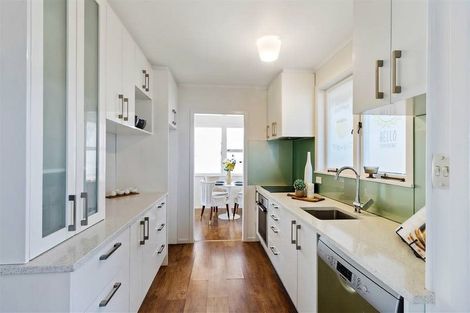 Photo of property in 32 Kirrie Avenue, Te Atatu South, Auckland, 0610