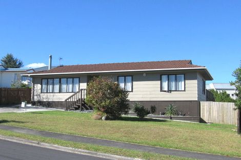 Photo of property in 9 Edgware Road, West Harbour, Auckland, 0618