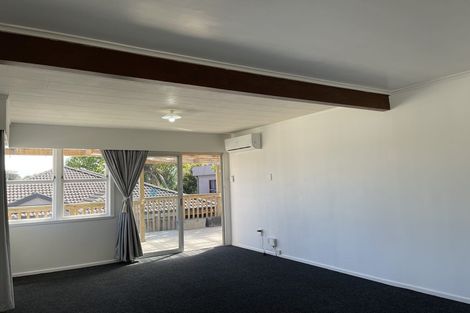 Photo of property in 15 Cliff View Drive, Green Bay, Auckland, 0604