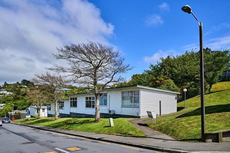 Photo of property in Batchelor Street Flats, 2-16 Batchelor Street, Newlands, Wellington, 6037