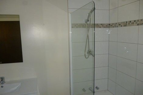 Photo of property in 2/3 Te Akau Crescent, Bucklands Beach, Auckland, 2012