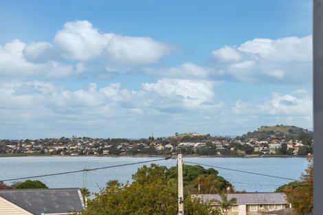 Photo of property in 2/101 Sylvan Avenue, Northcote, Auckland, 0627