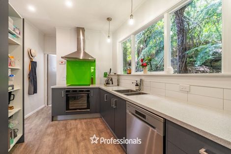 Photo of property in 132 Cheviot Road, Lowry Bay, Lower Hutt, 5013