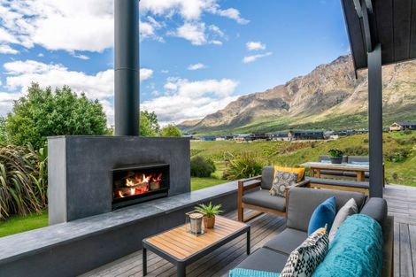 Photo of property in 28 Falconer Rise, Jacks Point, Queenstown, 9371