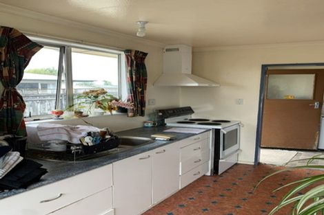 Photo of property in 4-6 Cumberland Place, Kelvin Grove, Palmerston North, 4414