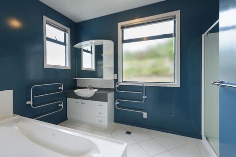 Photo of property in 12 Signallers Grove, Strathmore Park, Wellington, 6022