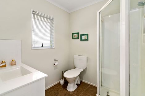 Photo of property in 35 Capricorn Place, Kawaha Point, Rotorua, 3010
