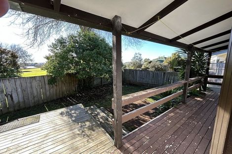 Photo of property in 17 Oakmont Place, Wattle Downs, Auckland, 2103