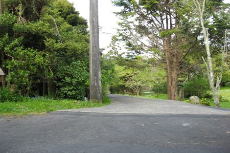 Photo of property in 26c Bush Road, Waiatarua, Auckland, 0604