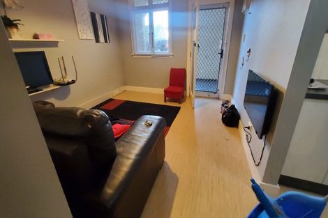 Photo of property in Devonport Apartments, 23/127 Saint Aubyn Street, New Plymouth, 4310