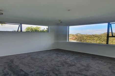 Photo of property in 9 Fitzherbert Avenue, West Harbour, Auckland, 0618