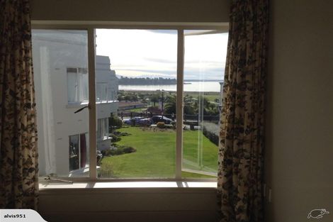 Photo of property in 1-12/48 The Bay Hill, Timaru, 7910