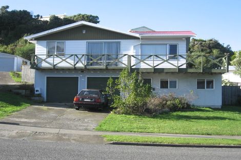 Photo of property in 46 Gloaming Hill, Titahi Bay, Porirua, 5022