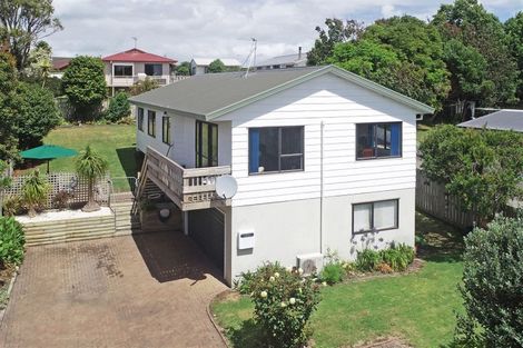 Photo of property in 49 Riverside Drive, Waiuku, 2123