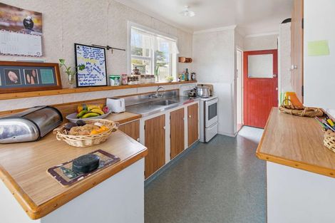 Photo of property in 4 Omori Place, Castlecliff, Whanganui, 4501