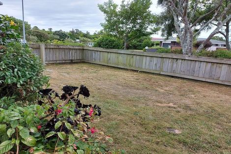 Photo of property in 18 Rewarewa Crescent, Waikanae, 5036