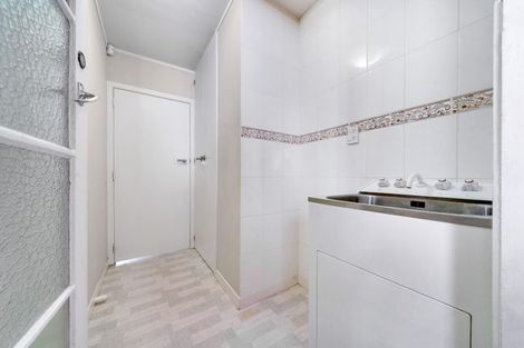 Photo of property in 39 Sunnyside Road, Sunnyvale, Auckland, 0612