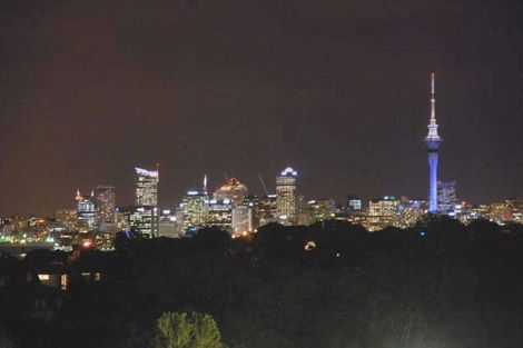 Photo of property in 2/73 Lake Road, Northcote, Auckland, 0627