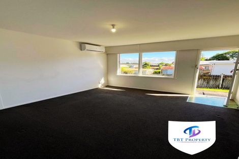 Photo of property in 2/16 Blacklock Avenue, Henderson, Auckland, 0612