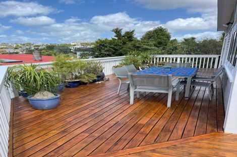Photo of property in 2/2 Kiteroa Terrace, Rothesay Bay, Auckland, 0630