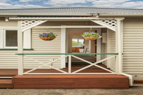 Photo of property in 294 Great North Road, Henderson, Auckland, 0612
