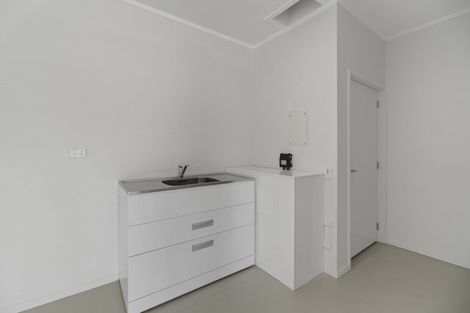 Photo of property in 96 Eliot Street, New Plymouth, 4310