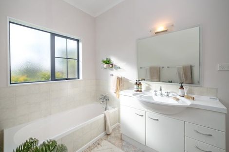 Photo of property in 15 Campbell Drive, Martinborough, 5711