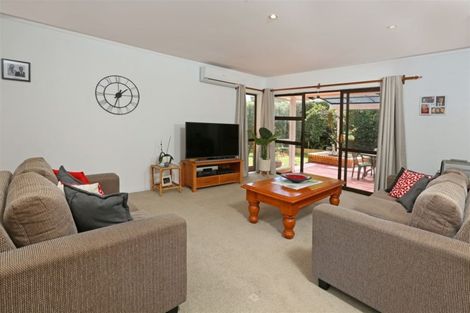 Photo of property in 2/104 Rathgar Road, Henderson, Auckland, 0610
