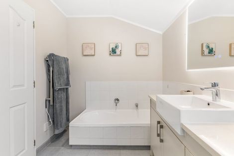 Photo of property in 1/1018 East Coast Road, Fairview Heights, Auckland, 0630