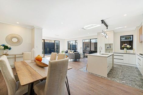 Photo of property in 6 Pineview Drive, Rosehill, Papakura, 2113